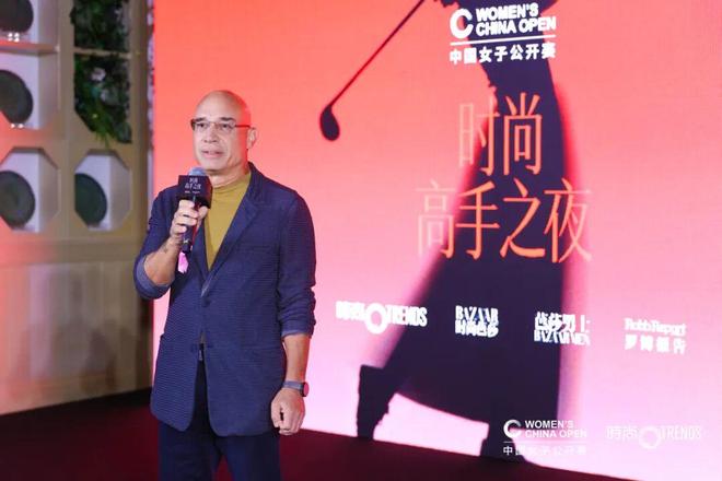 女子高尔夫公开赛共塑“时尚高手之夜”新葡