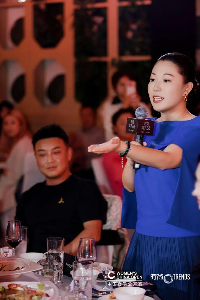 女子高尔夫公开赛共塑“时尚高手之夜”新葡京网上赌场时尚传媒集团携手中国(图2) 女子高尔夫公开赛共塑“时尚高手之夜”新葡京网上赌场时尚传媒集团携手中国(图2)