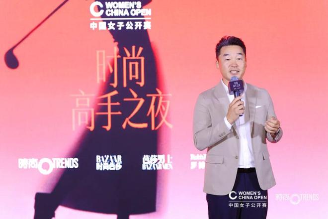 女子高尔夫公开赛共塑“时尚高手之夜”新葡京网上赌场时尚传媒集团携手中国(图3) 女子高尔夫公开赛共塑“时尚高手之夜”新葡京网上赌场时尚传媒集团携手中国(图3)