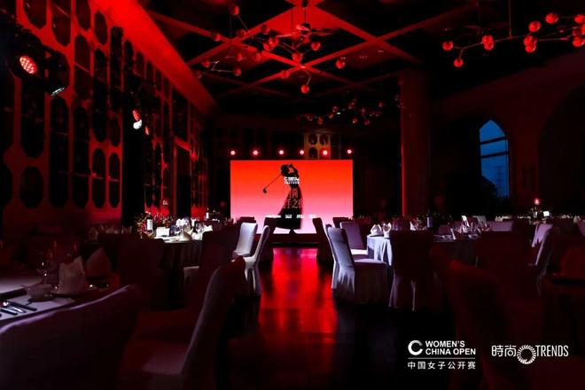 女子高尔夫公开赛共塑“时尚高手之夜”新葡京网上赌场时尚传媒集团携手中国(图8) 女子高尔夫公开赛共塑“时尚高手之夜”新葡京网上赌场时尚传媒集团携手中国(图8)